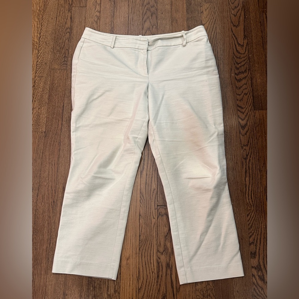 Ann Taylor Curvy Fit Cropped Trousers in Light Cream